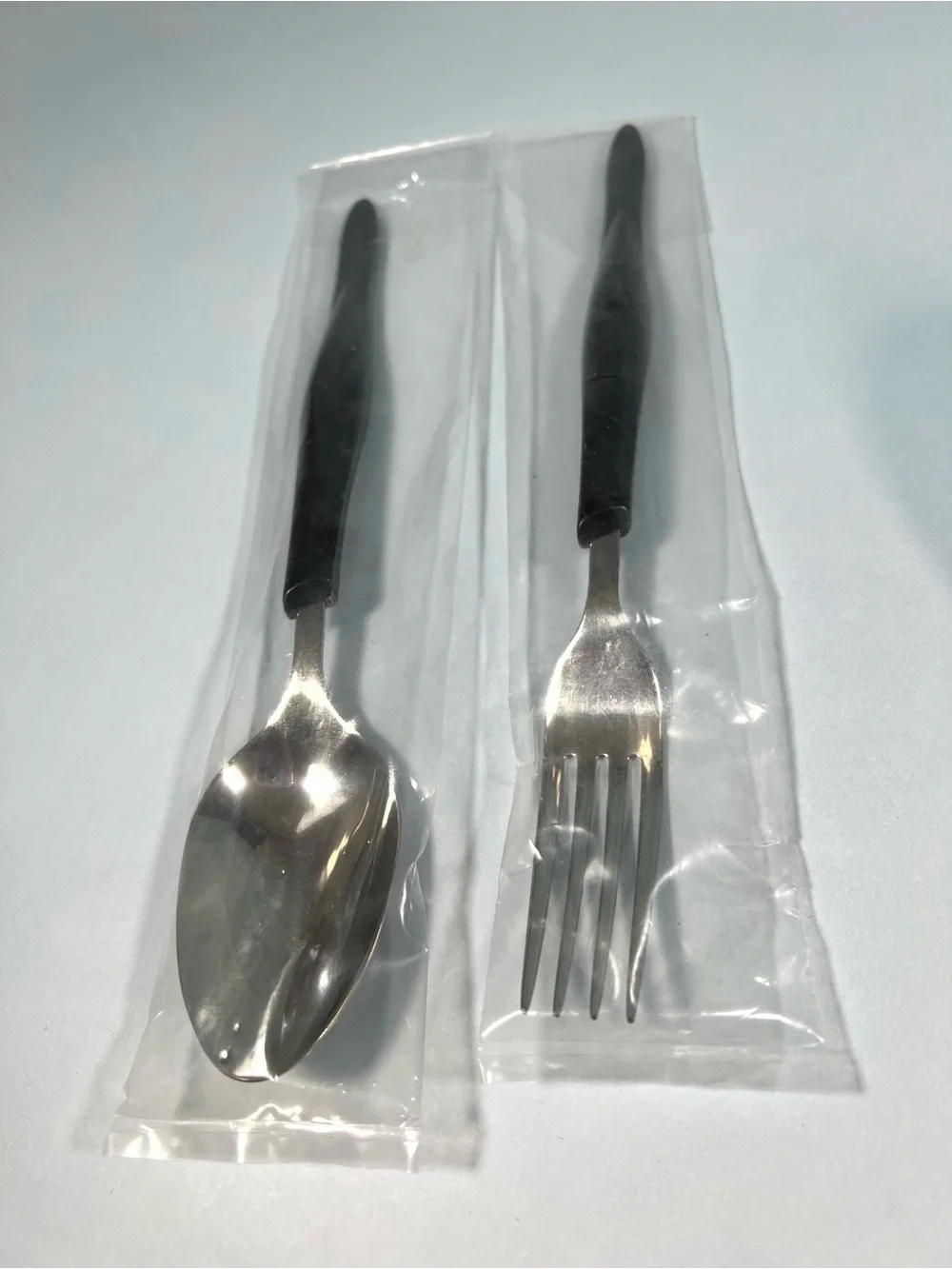 NEW CUTCO STAINLESS STEEL CLASSIC BLACK HANDLE SOUP SPOON & DINING FORK SET